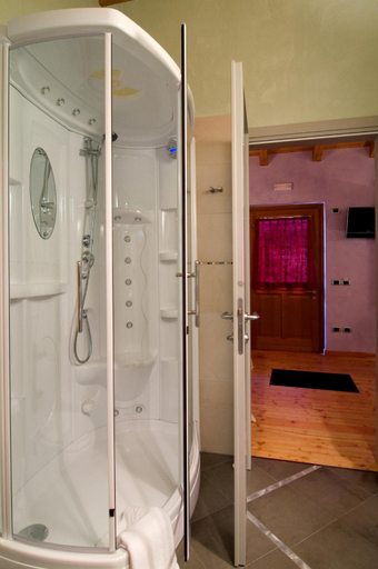 Bathroom 8