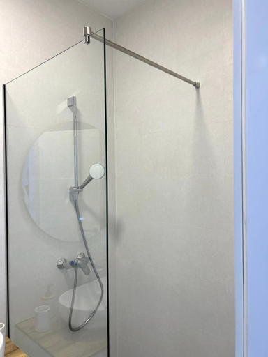 Bathroom 2, Aurus 2, Lumbarda