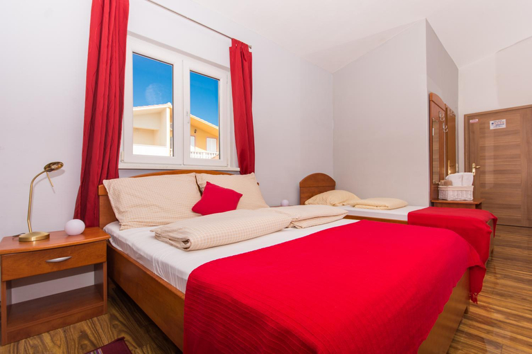 Bedroom 2, Villa Stil - Studio Apartment with Balcony and Sea View 103, Okrug