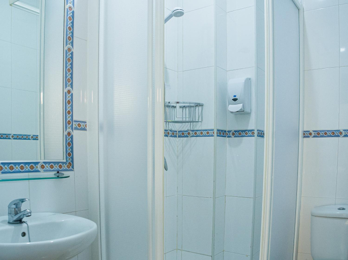 Bathroom 3, Hostal Patio Andaluz, Huelva