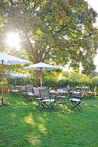 Food & Drinks 4, Kavaliershaus Schlovu Blv Cher Am Finckenersee, Mecklenburgische Seenplatte