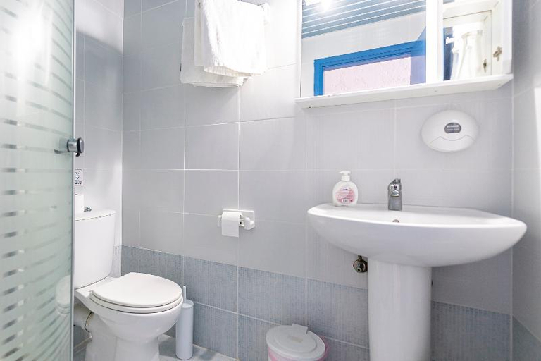 Bathroom, Bluu Bahari Hotel, South Aegean