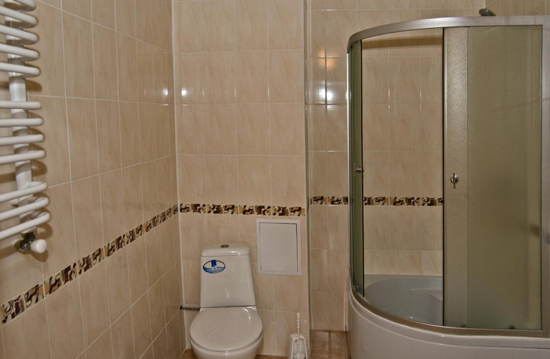 Bathroom 3, Stupari, Khusts'kyi