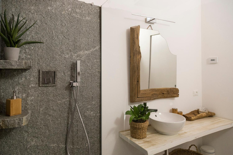 Bathroom 14