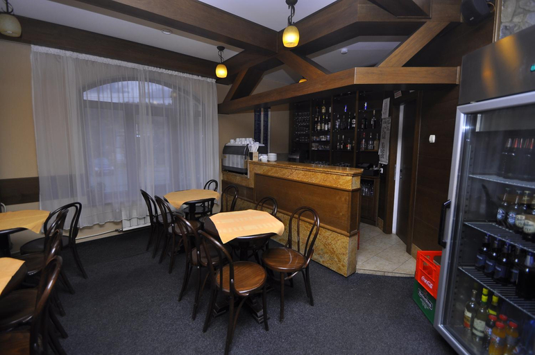 Food & Drinks 5, Hotel Cerbul, Borsa