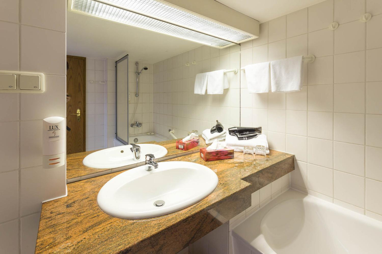 Bathroom, Hotel Altdeutsche Weinstuben, Burgenlandkreis