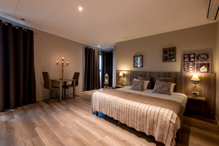 Bedroom, Hotel de la Tour, Liège