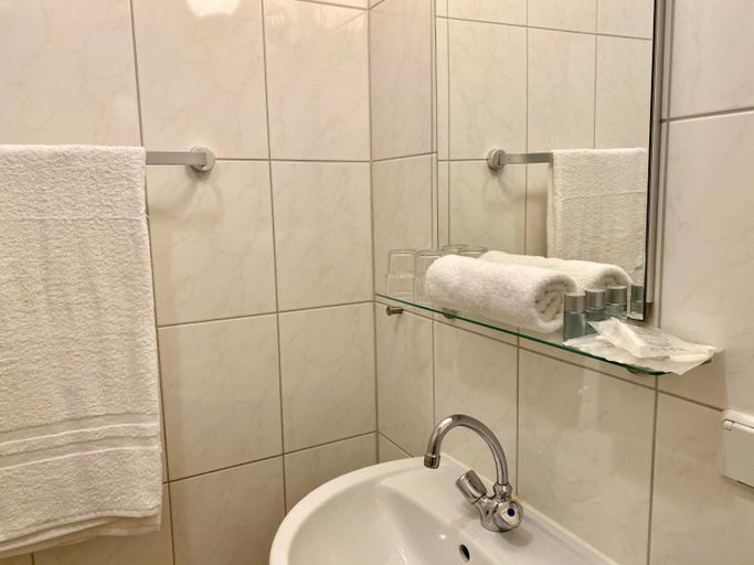 Bathroom 4, Hotel Arena Rooms Berlin Mitte, Berlin