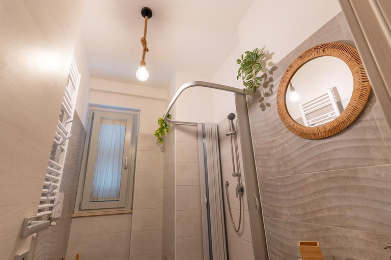 Bathroom 2, Drupa House, Rome