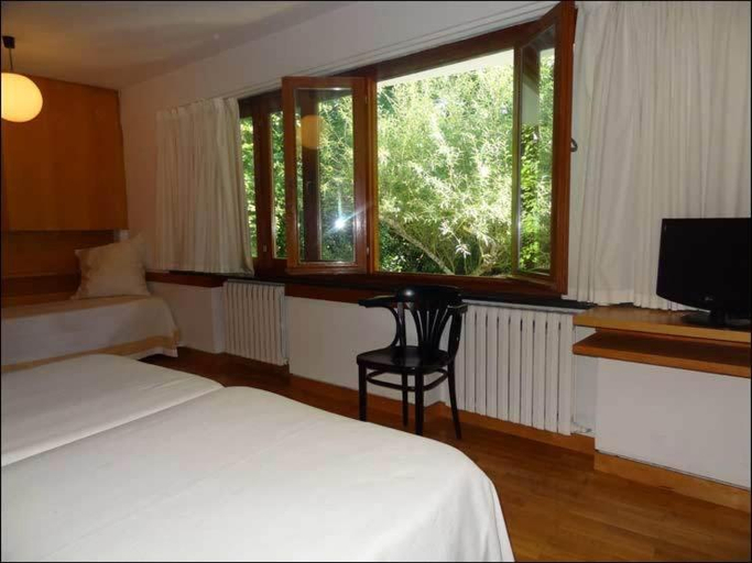 Bedroom 2, Hotel Restaurante Marroncin, Asturias