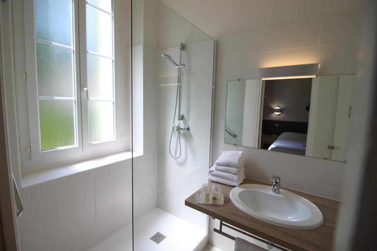 Bathroom 4, Logis Hotel restaurant des Thermes, Hérault