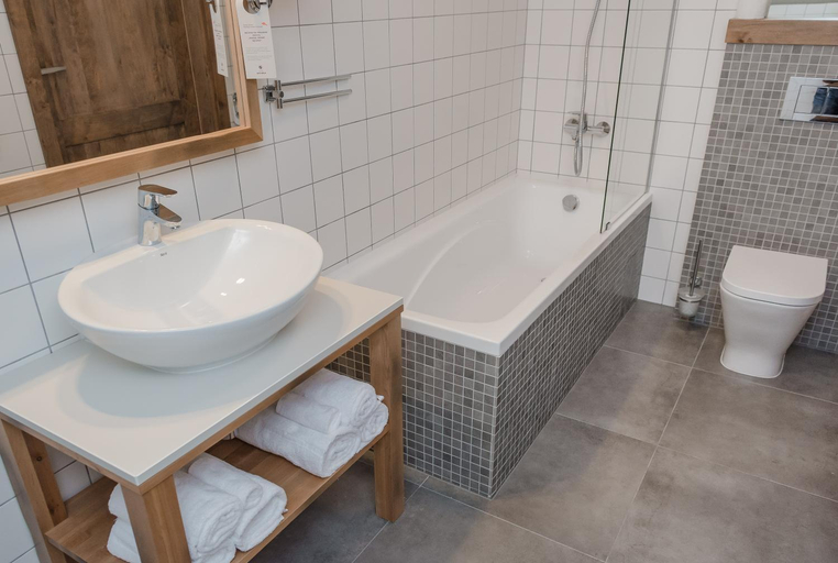 Bathroom 3, Hotel Naturum, Milicz