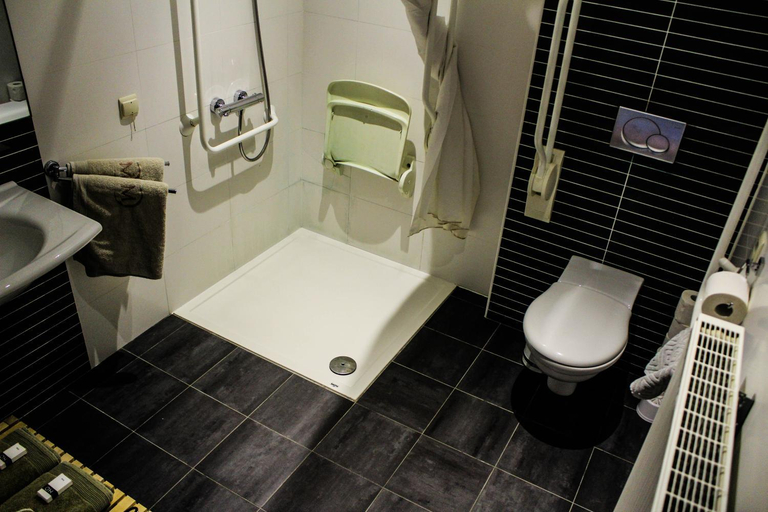 Bathroom 3, Hotel De Maretak, Limburg