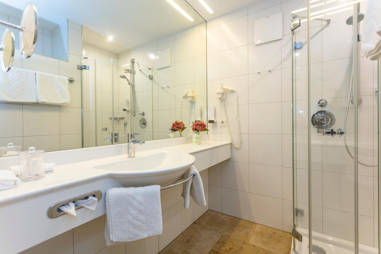 Bathroom, Hotel Kammerlander, Zell am See