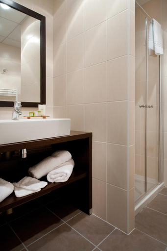 Bathroom 4, Auberge Du Moulin Marin, Allier