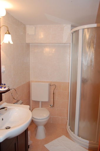Bathroom 4, Complexul Turistic Cheile Butii, Uricani