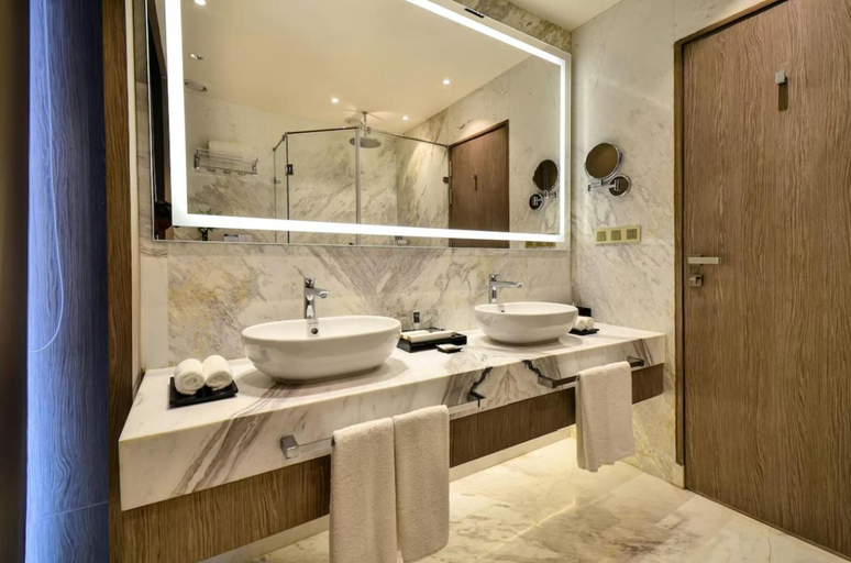 Bedroom 2, Hotel Oasis Grand Near IGI Delhi Airport, West