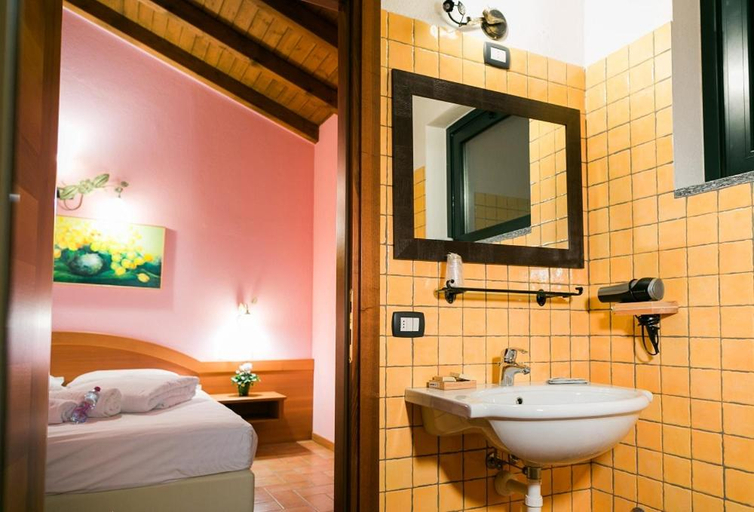Bedroom 3, Fondo Brugarolo B&B, Monza and Brianza