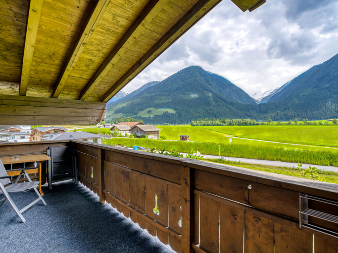 Others 4, Chalet in Neukirchen with Mountain Views, Zell am See