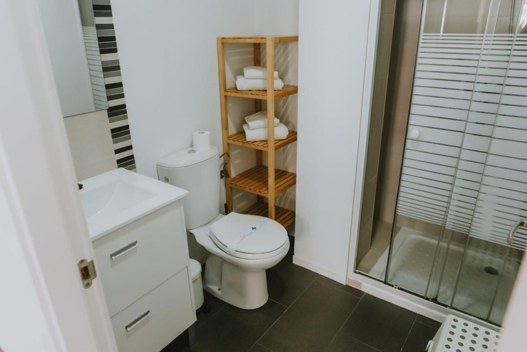 Bathroom 2, Apartamentos ZHR 2, Cádiz