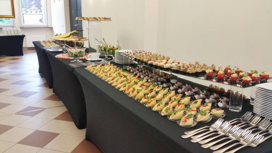 Food & Drinks