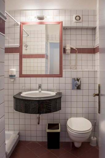 Bathroom 3, Hotel Irottko, Kőszeg