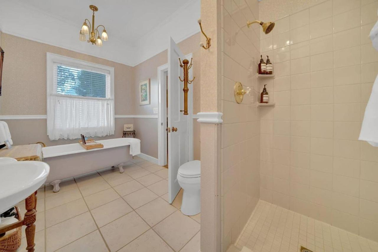 Bathroom 3, Romantic Victorian Getaway The Blue Room, Amador