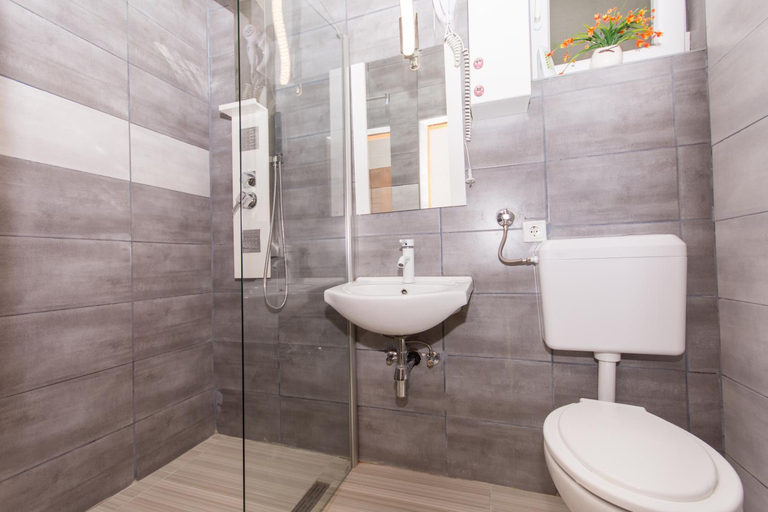 Bathroom 3, Villa Stil - Studio Apartment with Balcony and Sea View 103, Okrug