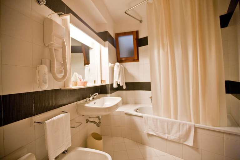 Bathroom 2, Moderno Hotel, Trapani