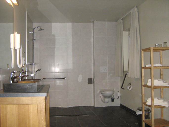 Bathroom 2, Hotel Oude Eycke, Limburg