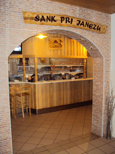 Food & Drinks