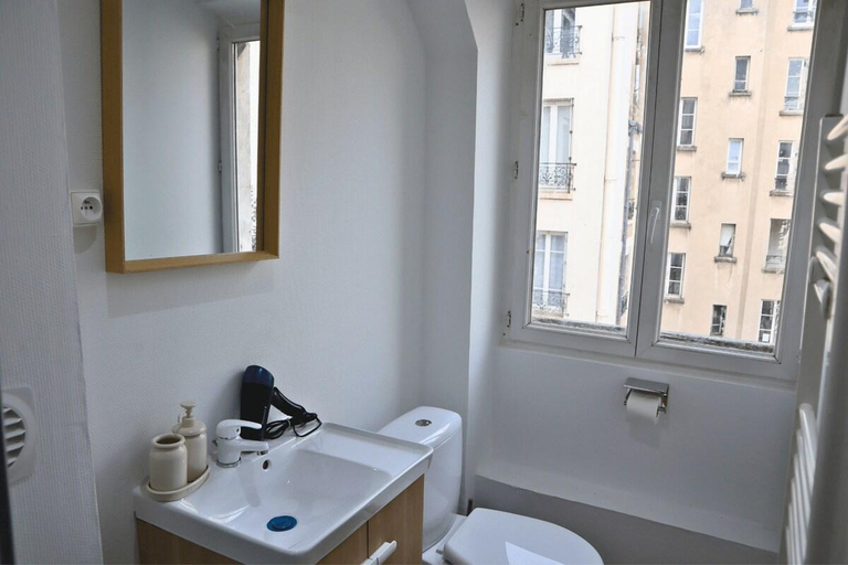Others 4, Charmant Appartement à Paris 2P, Paris