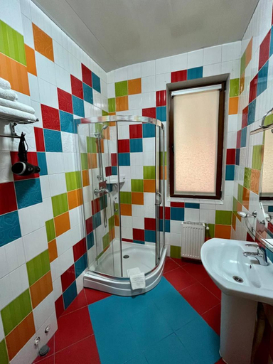 Bathroom, Girskiy Prutets, Iaremchans'ka