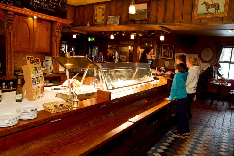 Food & Drinks 2, Lynhams Hotel