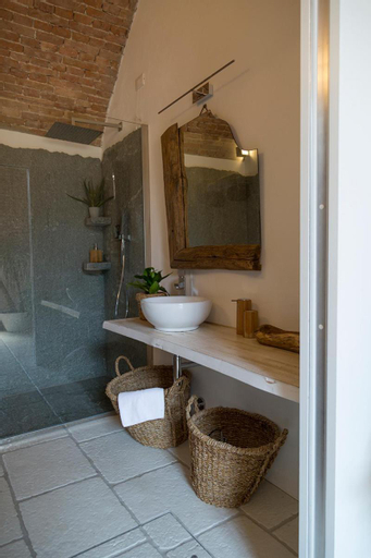 Bathroom 9