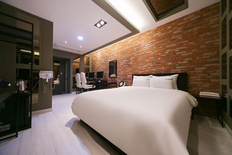 Bedroom 2, Yeongcheon D-Day Hotel, Yeongcheon