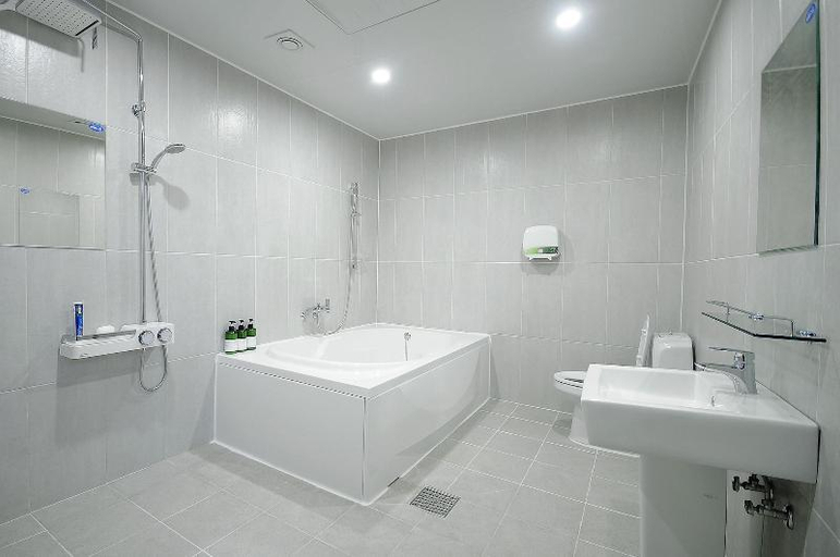 Bathroom, Hotel King, Geumjeong