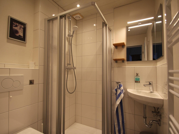 Bathroom 3, Doppelhaushalfte in Burhave, Wesermarsch