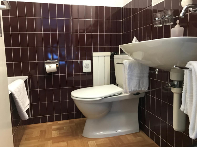 Bathroom 4, Hotel Hahnenblick, Obwalden