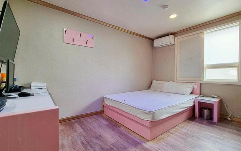 Bedroom 3, Busan Daeyeondong K, Nam