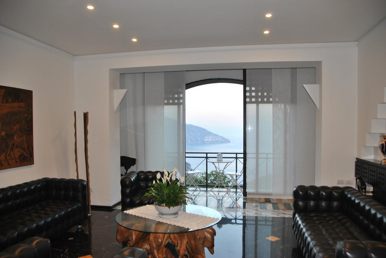 Public Area 3, Villa La Ventana, Napoli