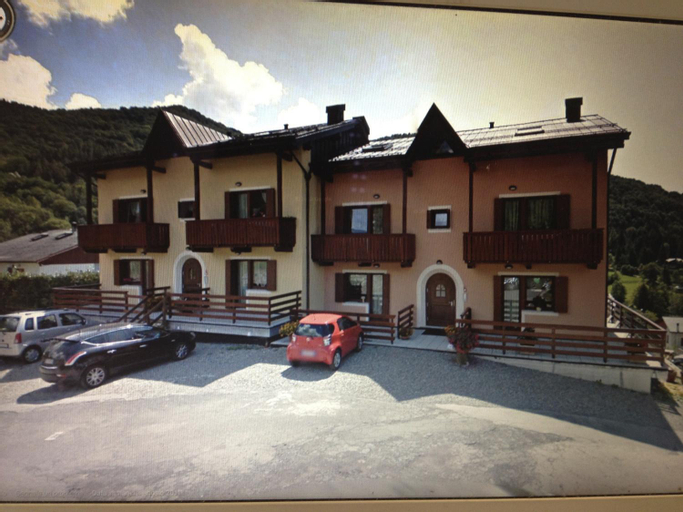 Exterior 11