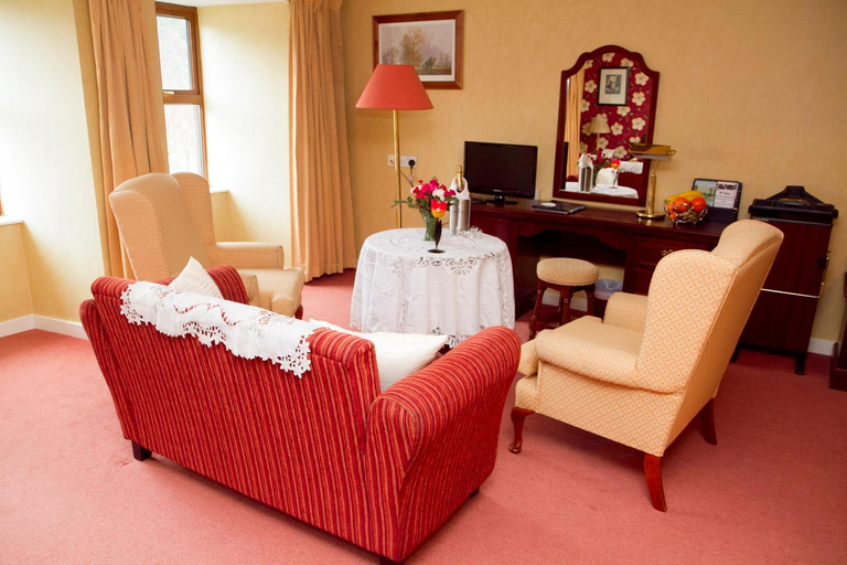 Others 5, Lynhams Hotel