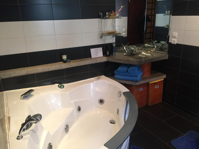 Bathroom 3, Belvedere Hotel, Analamanga