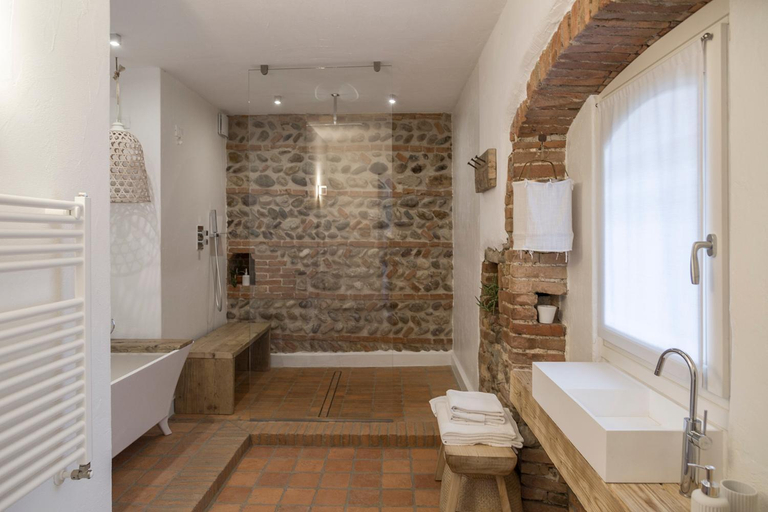 Bathroom 10