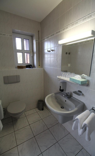Bathroom 3, Hotel & Restaurant am Rosenhugel, Schmalkalden-Meiningen