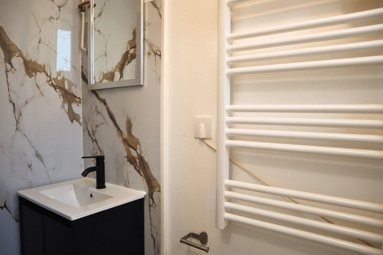 Bathroom 3, Cocon Moderne à Nation, Paris, Paris