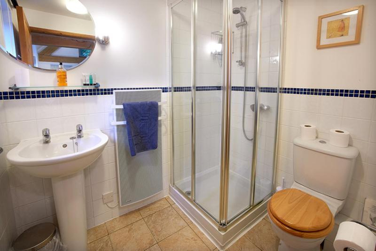 Bathroom 2, Barn Cottages at Lacock, Wiltshire