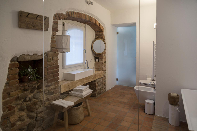 Bathroom 14