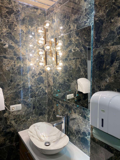 Bathroom 3, Karpatski Dzherela, Iaremchans'ka